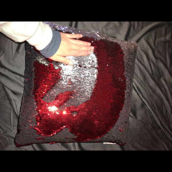 Reversible sequence mermaid pillow - Picture 3 of 4